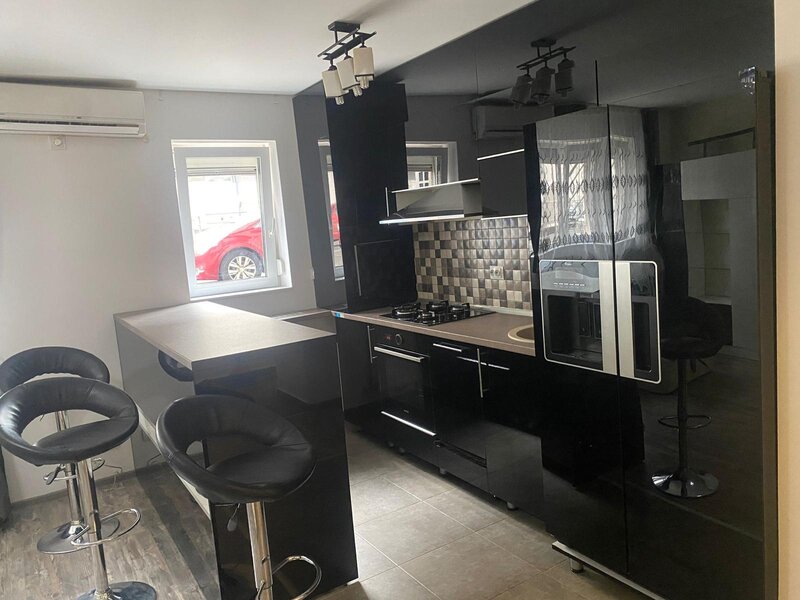 Trapezului, metrou 1 Decembrie, 2 camere, centrala, loc parcare inclus