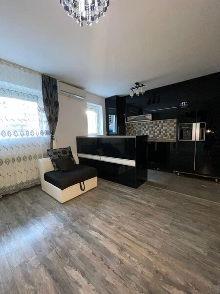 Trapezului, metrou 1 Decembrie, 2 camere, centrala, loc parcare inclus