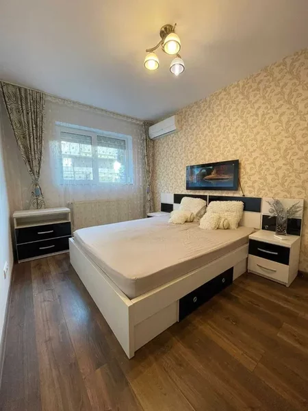 Trapezului, metrou 1 Decembrie, 2 camere, centrala, loc parcare inclus