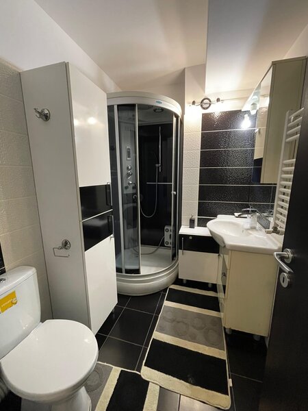 Trapezului, metrou 1 Decembrie, 2 camere, centrala, loc parcare inclus